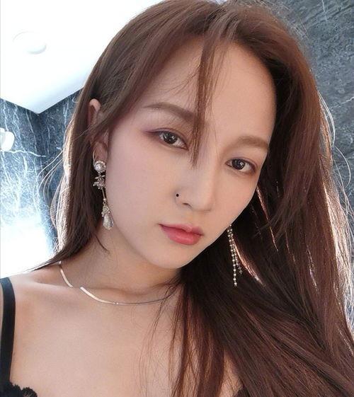 娱乐爆料孟佳简介,娱乐爆料中的璀璨星辉